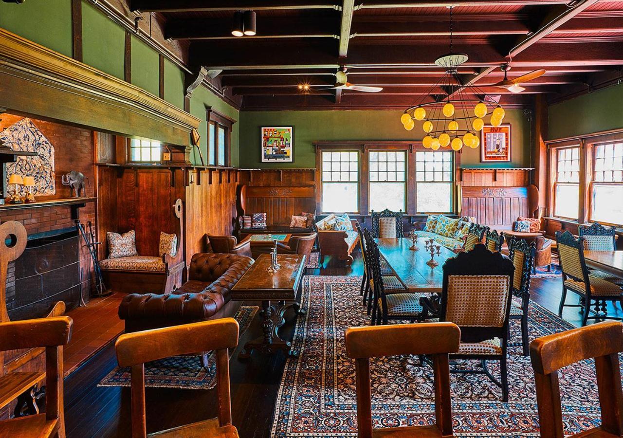 Apple Tree Inn เลนอกซ์ ภายนอก รูปภาพ