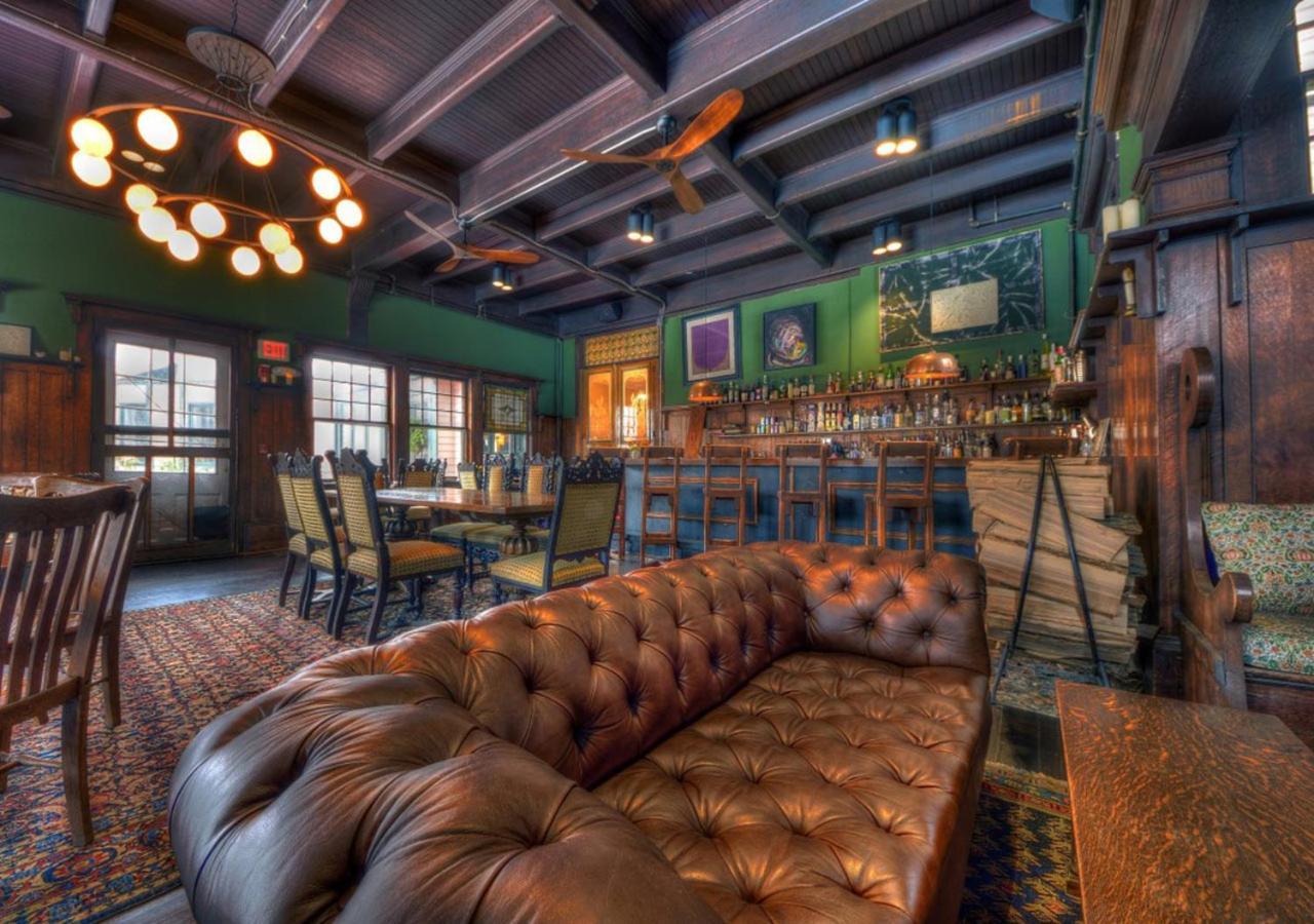 Apple Tree Inn เลนอกซ์ ภายนอก รูปภาพ