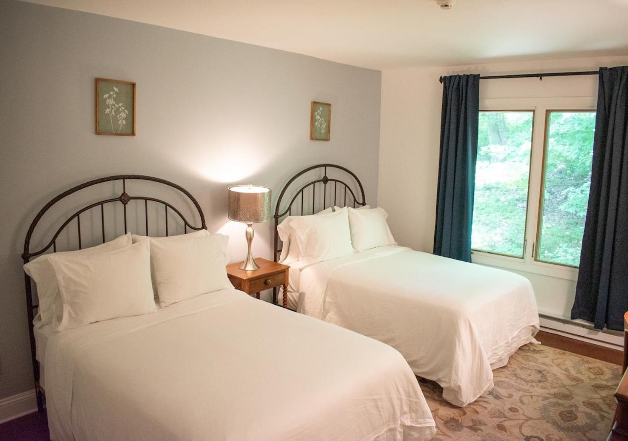 Apple Tree Inn เลนอกซ์ ภายนอก รูปภาพ