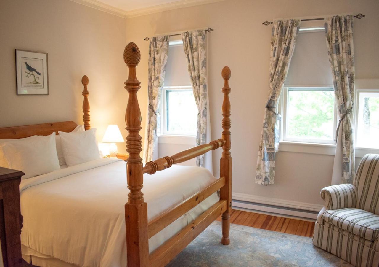 Apple Tree Inn เลนอกซ์ ภายนอก รูปภาพ
